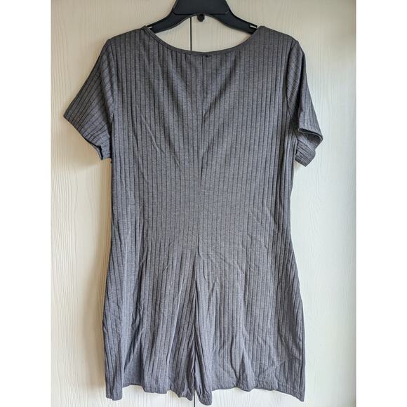 Shein Curve Women's Gray Ribbed V-Neck Short Sleeve Romper Size 1XL - Picture 2 of 5
